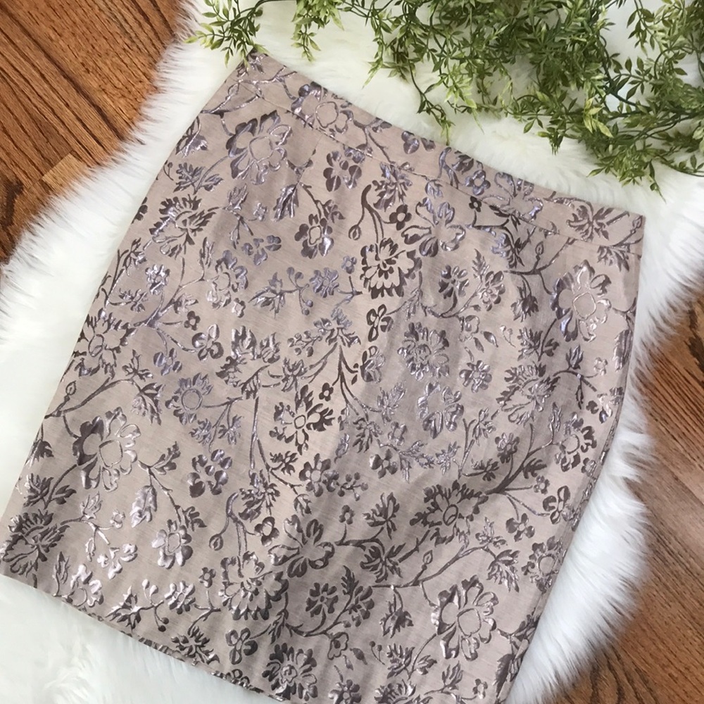 🌸Ann Taylor Loft size 8 floral metallic skirt